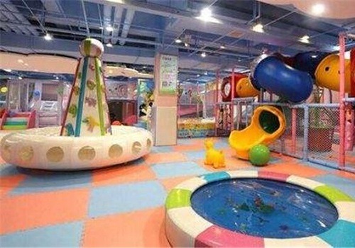 泡泡堂兒童游樂園加盟
