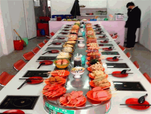 鍋炫藝旋轉(zhuǎn)小火鍋
