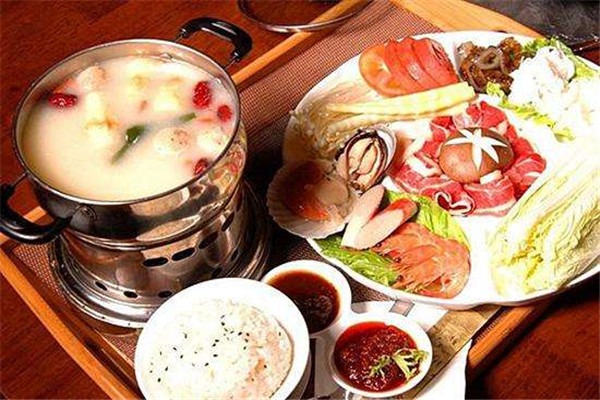 食來(lái)運(yùn)轉(zhuǎn)小火鍋加盟