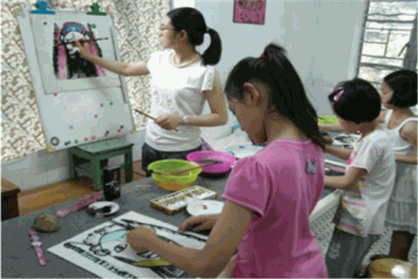 大嘴鳥少兒美術(shù)加盟