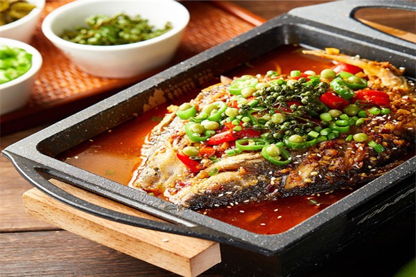 排隊(duì)貓烤魚飯