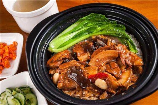 爐鄉(xiāng)記煲仔飯加盟