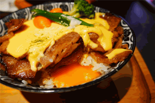 丼房火焰燒肉飯加盟