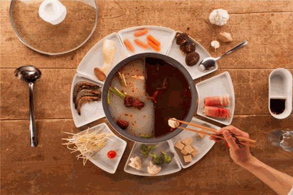 功夫天下旋轉(zhuǎn)小火鍋
