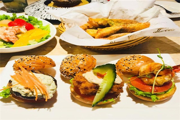 Black burger美式漢堡加盟