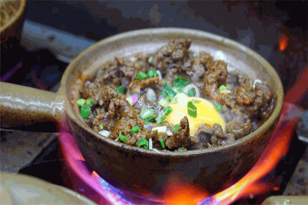 粵月一品煲仔飯