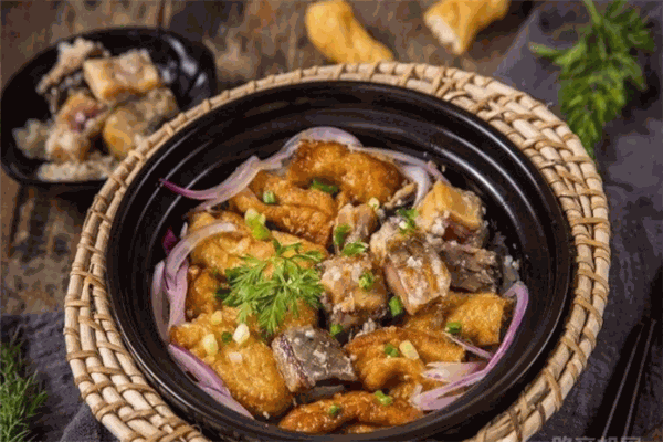 谷色天湘煲仔飯