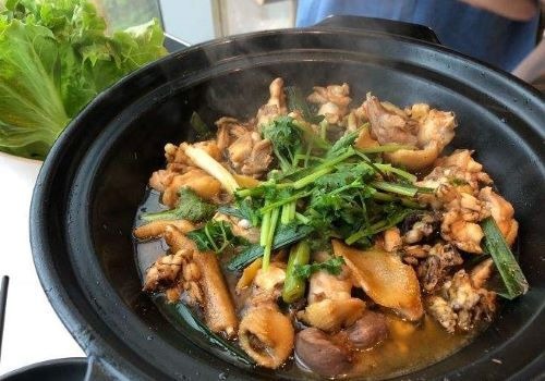 芳村榕樹(shù)頭嘆佬雞煲加盟