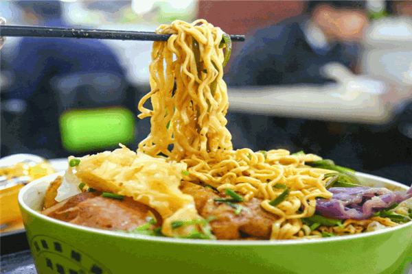 無名眼哥麻辣燙