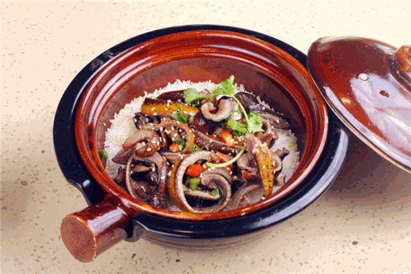 芽米粒煲仔飯