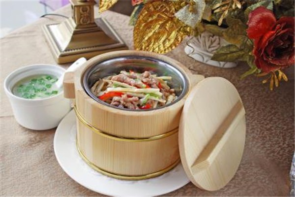 謝氏酸菜魚(yú)木桶飯