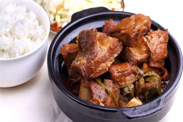 骨滿滿醬骨飯加盟