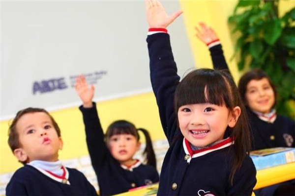 依據(jù)英語加盟