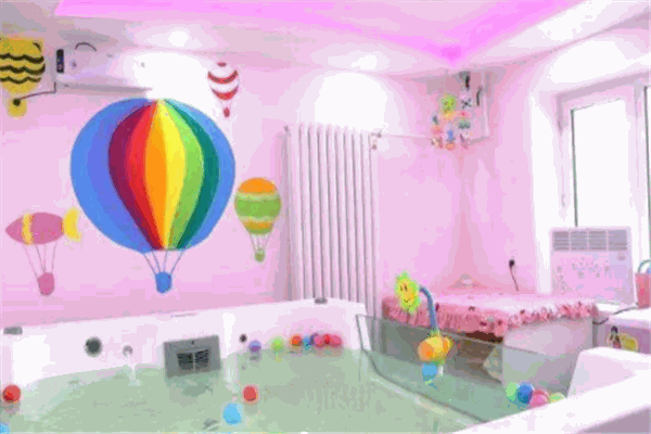 伊親嬰幼兒游泳早教中心加盟