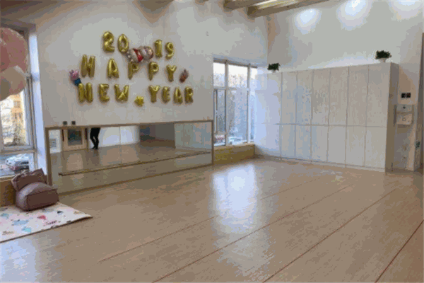 初之光國際嬰幼兒托育中心加盟