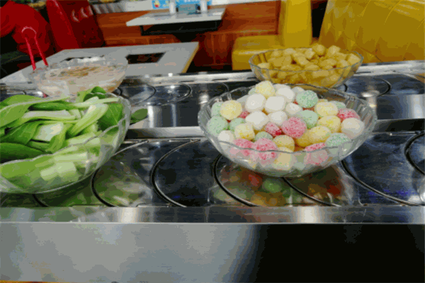 仟味一鼎旋轉(zhuǎn)小火鍋加盟