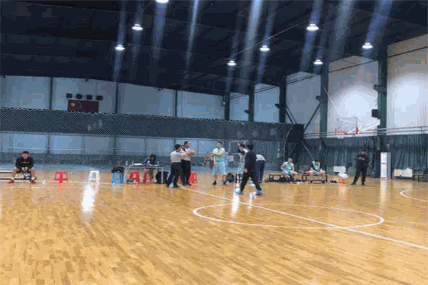 籃戰(zhàn)球場加盟