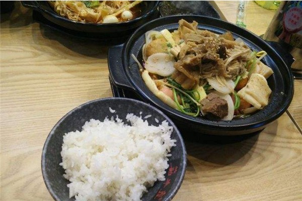 筋牛座香鍋米飯加盟
