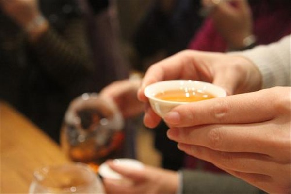相遇識(shí)茶加盟