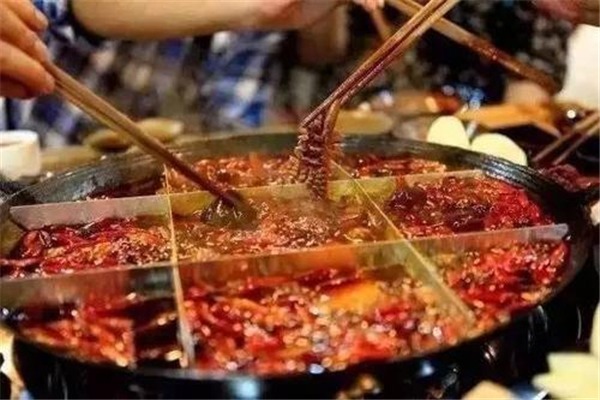 犟娃重慶老火鍋加盟