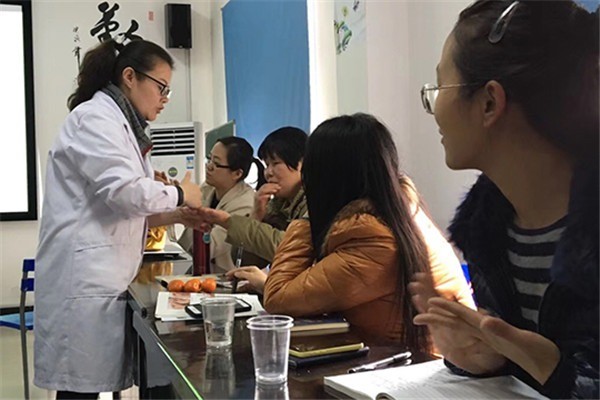 金晨育小兒推拿加盟