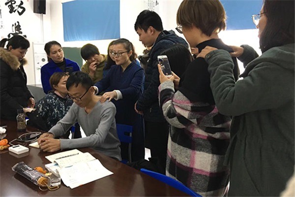 金晨育小兒推拿加盟