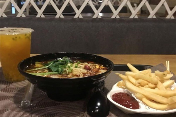老疊香骨湯麻辣燙
