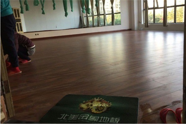 北美金象地板加盟