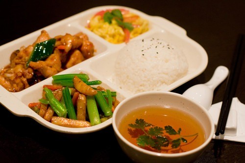 育賢齋中式快餐