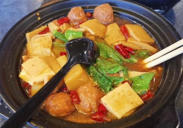 風(fēng)臨坊黃燜雞米飯