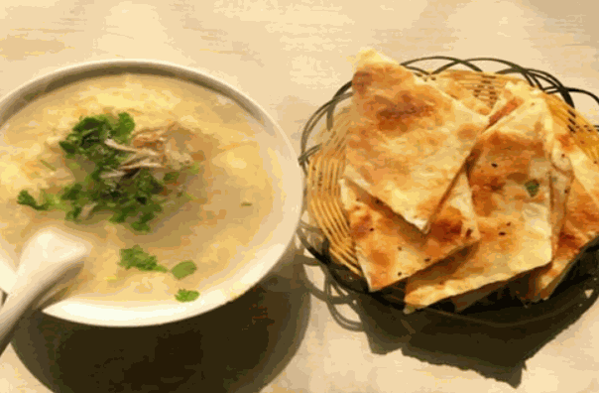 油餅?zāi)鸽u湯
