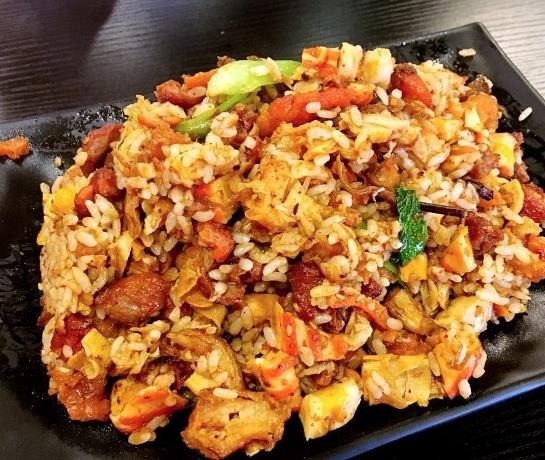 犟串串串炒飯
