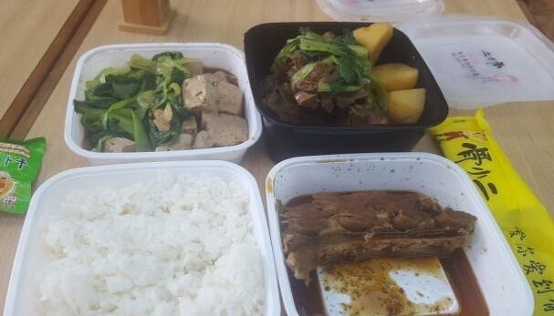 骨小二辣骨飯