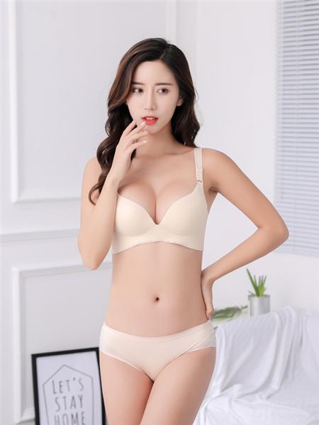 珍妮芬內(nèi)衣
