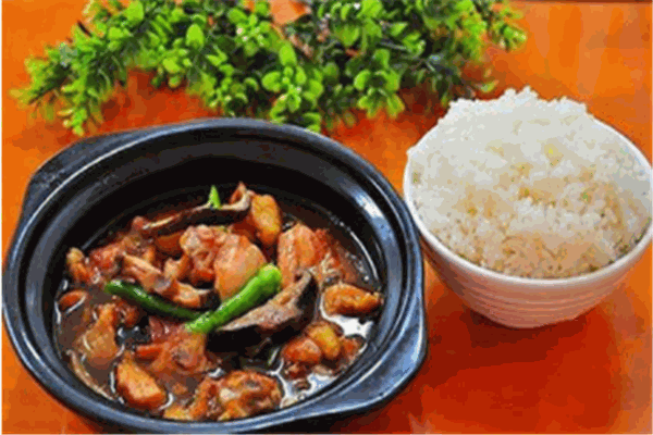 宋一軒黃燜雞米飯