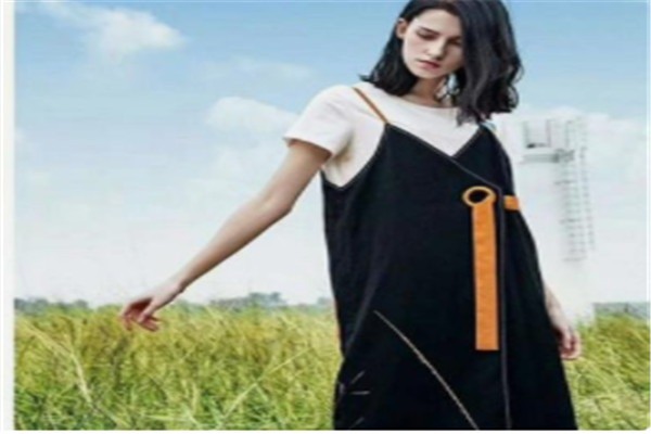熱點(diǎn)服飾加盟