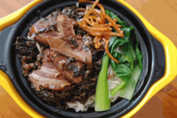 紅云煲仔飯