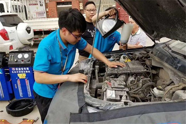 優(yōu)保小哥汽車保養(yǎng)加盟