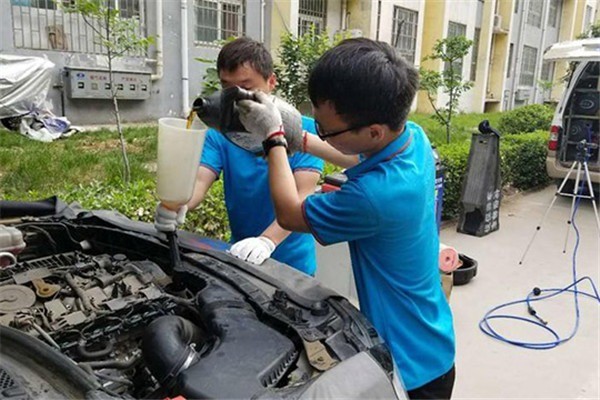 優(yōu)保小哥汽車保養(yǎng)加盟