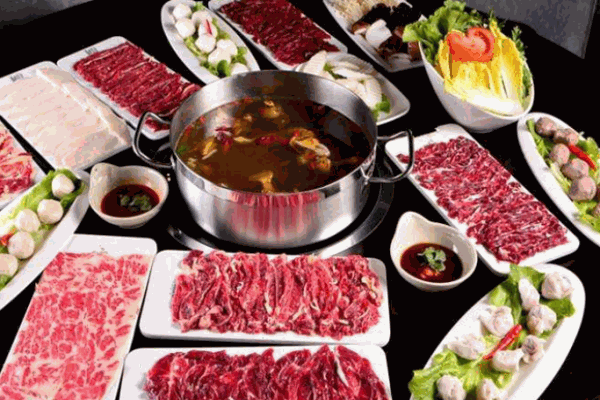 聚?；疱? /></p><p>聚?；疱亷砦兜耐瑫r也送去美味，所以受到了廣大消費者的一致好評?，F(xiàn)在全國多地都開設(shè)了加盟店，每到飯點都能看到廳內(nèi)滿客的景象?？偛恳惨矅栏竦膮^(qū)域保護政策。火鍋一直以來深受大家的喜愛，因為它的口味、香氣總是令人無法抗拒，成都人愛吃火鍋，廣東人也不另外，加盟火鍋，你創(chuàng)業(yè)的不二之選!營養(yǎng)師在內(nèi)的專業(yè)研發(fā)團隊結(jié)合現(xiàn)代飲食科學(xué)。</p>
                </div>
                <div   id=