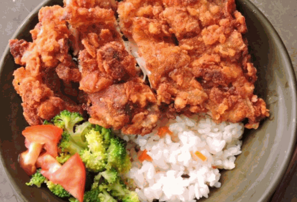 名古屋炸雞蓋飯便當(dāng)加盟
