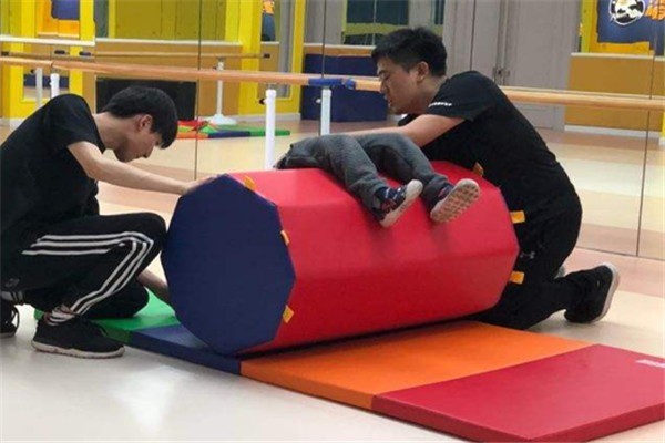 能量學(xué)院青少兒運動館加盟
