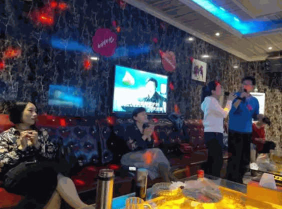 樂(lè)翻天KTV加盟