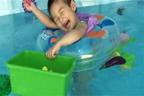 神州愛(ài)嬰嬰幼兒水育館加盟