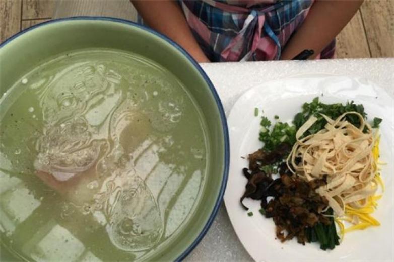 云騰食府