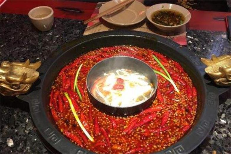 龍船人食府
