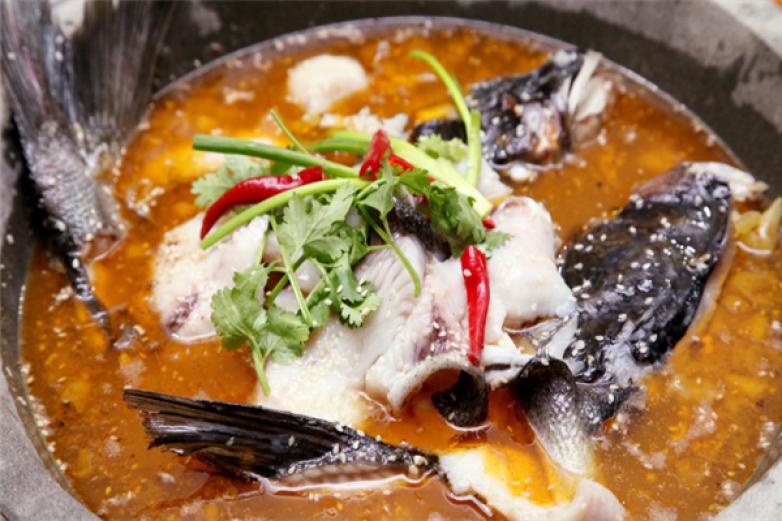 群聚石鍋魚(yú)火鍋