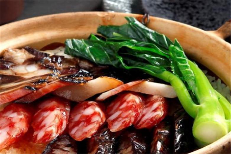 福淳香煲飯?zhí)?/></p><p>福淳香煲飯?zhí)眉用耍”炯用瞬诲e好生意，讓你輕輕松松的獲得更高的收銀實現目標，豐富的產品種類，更好的滿足消費者的味蕾需求</p><p>福淳香煲飯?zhí)闷放屏⒂谡麄€全球餐飲行業(yè)發(fā)展潮頭</p><p>福淳香煲飯?zhí)眉用说旰芸炀涂梢再嵒爻杀?，讓加盟商?chuàng)業(yè)更加有扶持，如此誘人的項目，何不關注福淳香煲飯?zhí)眉用四?？至于福淳香煲飯?zhí)眉用速M用多少錢呢？點擊在線咨詢就可以知道</p><p>福淳香煲飯?zhí)玫撵易酗埦拖駤寢層H手烹制的一樣，無論肉碼的分量，飯量，飯焦，整體味道，連豉油都會讓你合格滿意</p><p>食客們在福淳香煲飯?zhí)贸缘降氖酋r香味美，嘗到的是對生活的熱愛和堅持，悟到的是一菜一羹背后的人情溫暖，快樂，自在與幸福</p><p>當味蕾綻放，縈繞的是魂牽夢繞的媽媽的味道，才下舌尖，又上心間</p><p></p>
                </div>
                <div   id=
