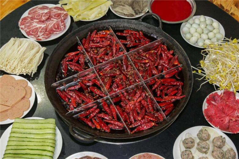 鑫瓏村老火鍋
