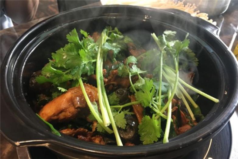 冇搞錯玖味雞煲